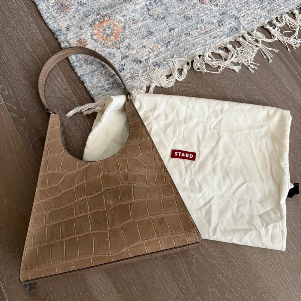 Staud Rey Bag - in tan crocodile embossed